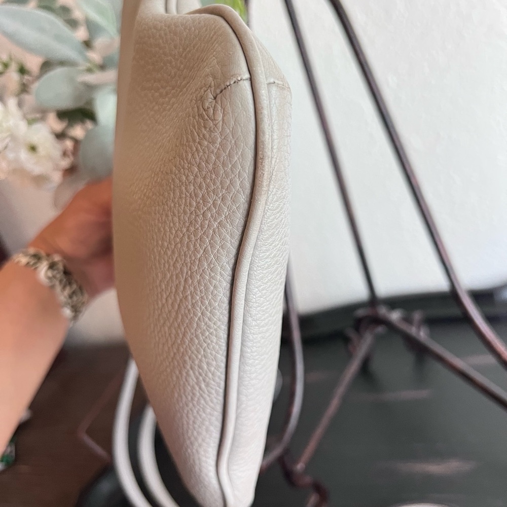 Michael Kors Riley Pebble leather crossbody - Picture 6 of 9